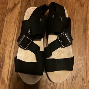 Bryr Jesse sandal size 8